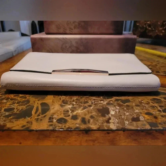 Kate Spade Clutch w/chain - Picture 5 of 9